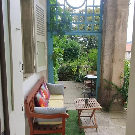 Exceptionnelle Maison D'artiste & Son Jardin Secret Au Pied De La Cathedrale Le Puy-en-Velay